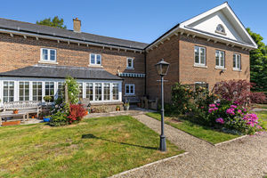 Photo 25- click for photo gallery
